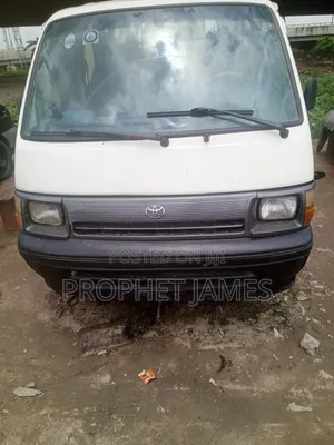 Toyota HiAce 2005 White
