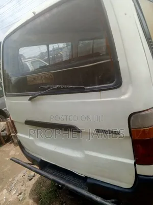 Toyota HiAce 2005 White