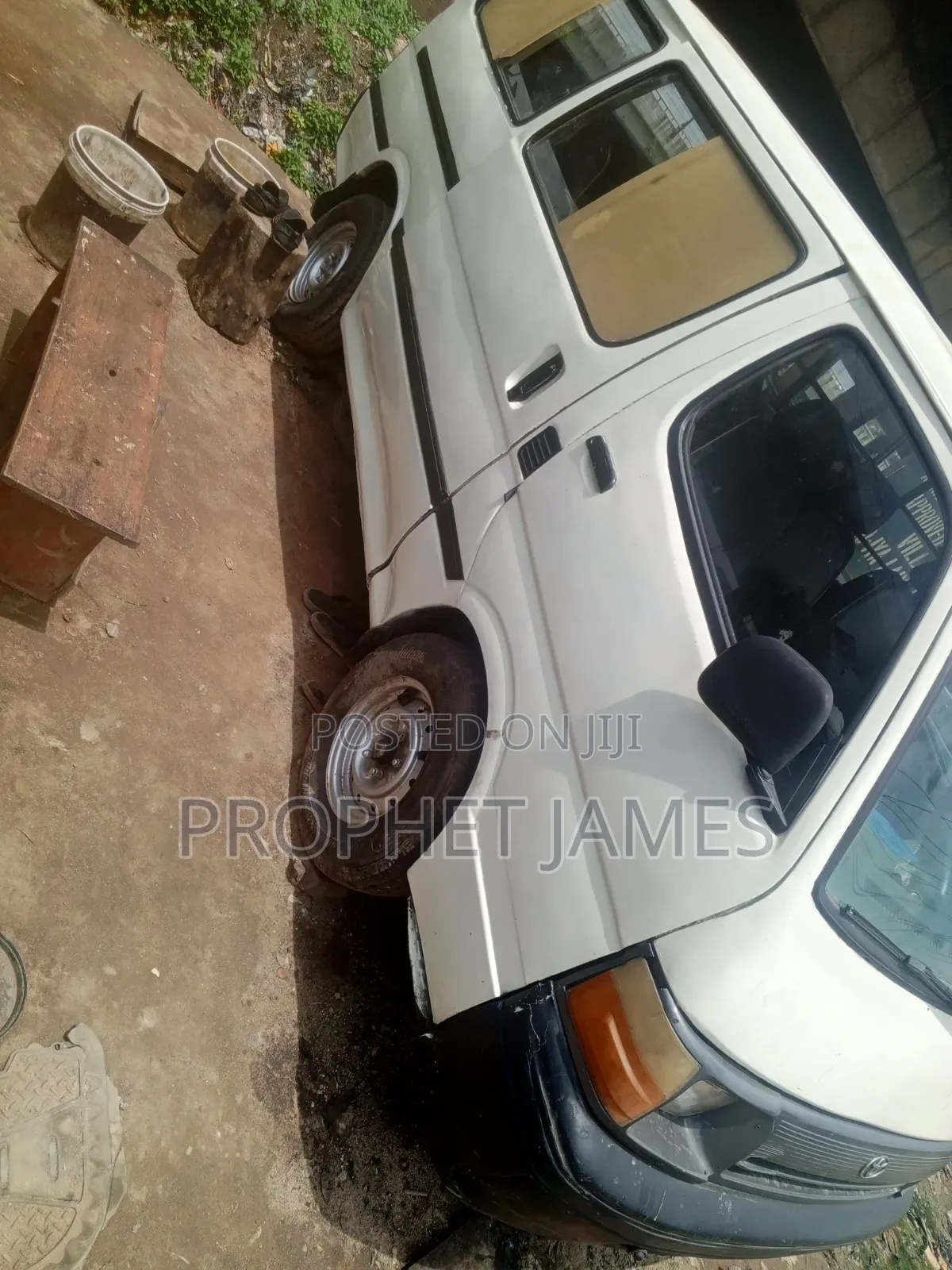 Toyota HiAce 2005 White