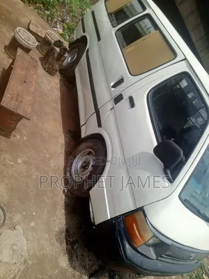 Toyota HiAce 2005 White
