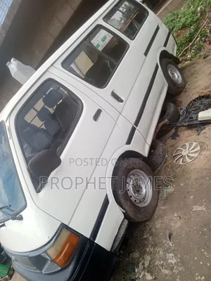 Toyota HiAce 2005 White