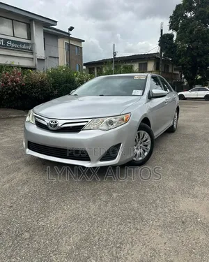 Toyota Camry LE 4dr Sedan (2.5L 4cyl 6A) 2012 Silver