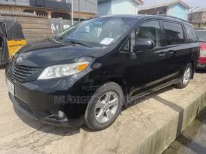 Toyota Sienna 2014 Black