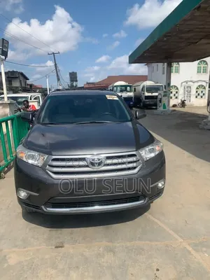 Toyota Highlander SE 2012 Gray