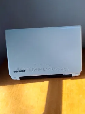 Laptop Toshiba Satellite L50 8GB Intel Core i3 HDD 350GB