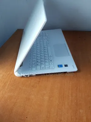 Laptop Toshiba Satellite L50 8GB Intel Core i3 HDD 350GB
