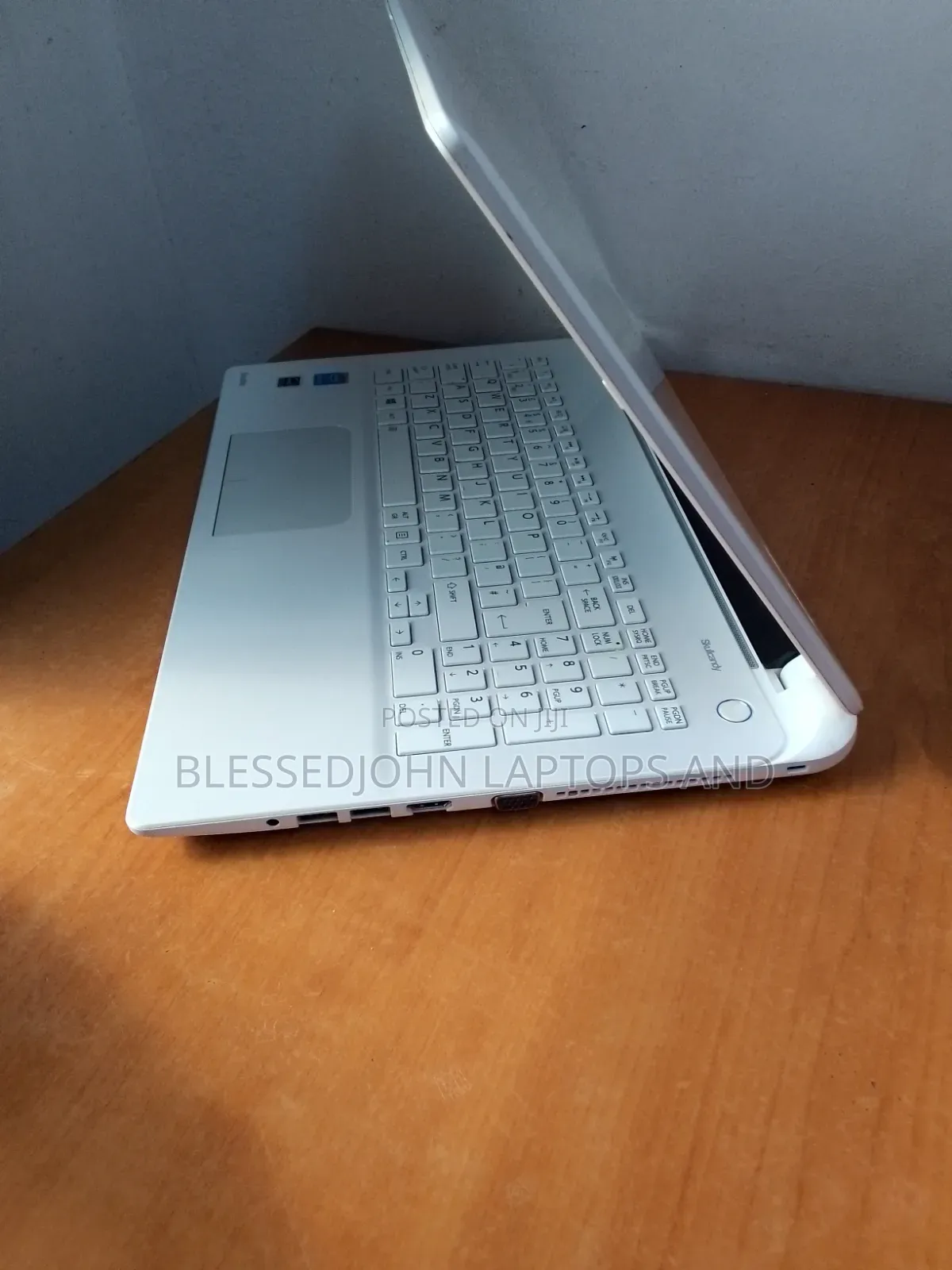 Laptop Toshiba Satellite L50 8GB Intel Core i3 HDD 350GB