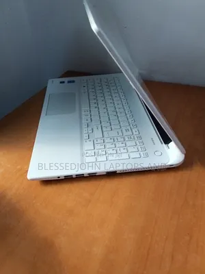 Laptop Toshiba Satellite L50 8GB Intel Core i3 HDD 350GB