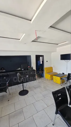 Hotel and Lounge