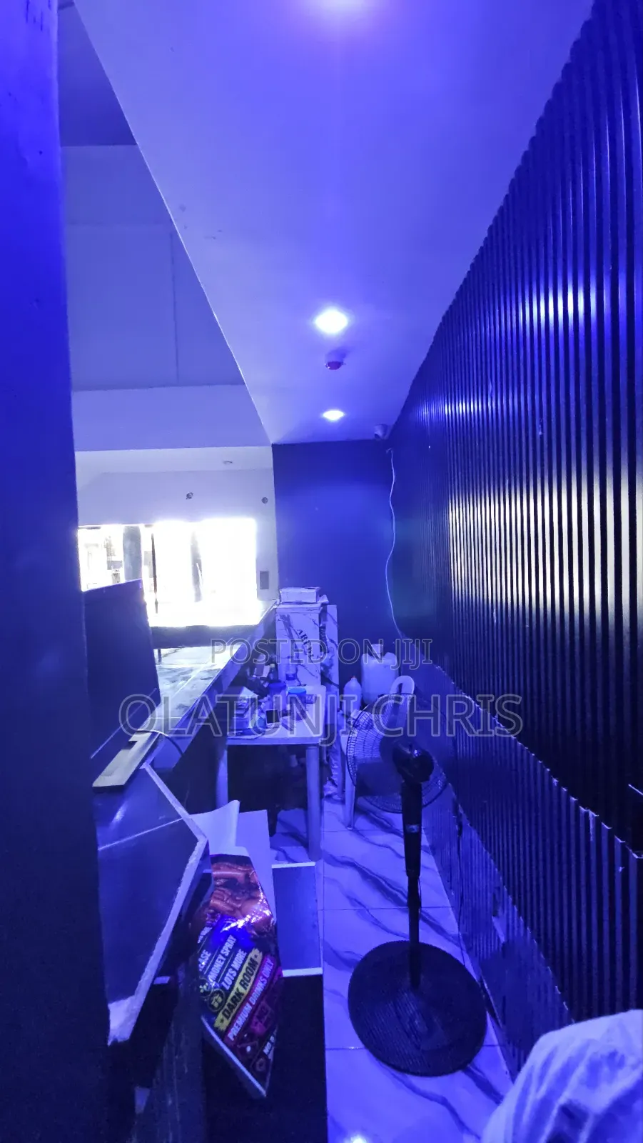 Hotel and Lounge