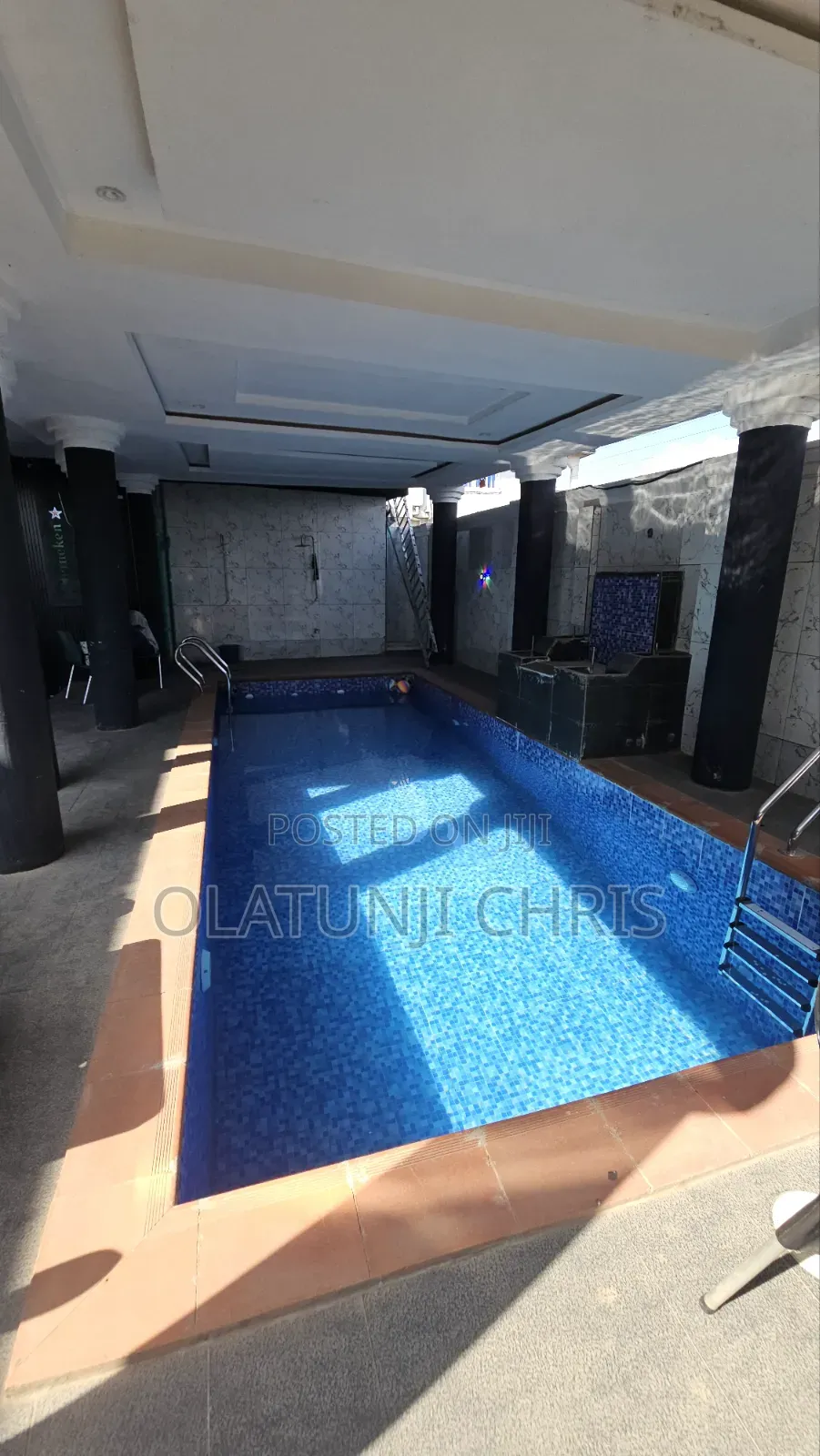 Hotel and Lounge