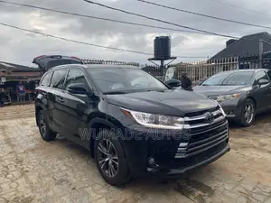 Toyota Highlander XLE 4x4 V6 (3.5L 6cyl 8A) 2017 Black