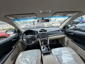 Toyota Camry L 4dr Sedan (2.5L 4cyl 6A) 2012 Gold