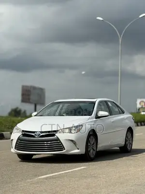 Toyota Camry XLE 4dr Sedan (2.5L 4cyl 6A) 2016 White