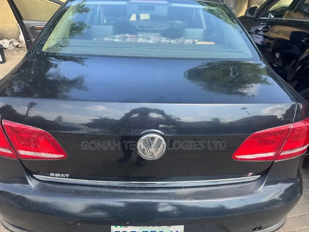Volkswagen Passat 2012 Black