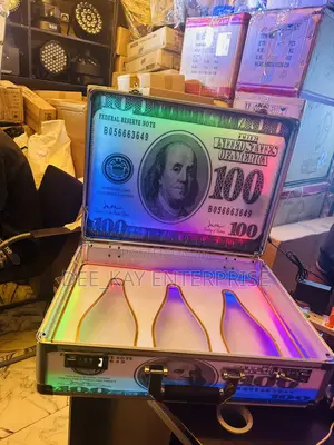 100$ 3 Champagne Casket / Drink Carrier