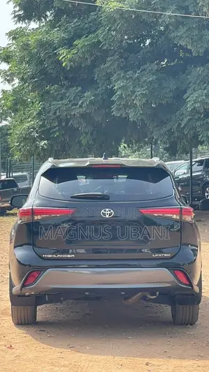 Toyota Highlander Limited 2022 Black