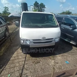Toyota HiAce 2012 White