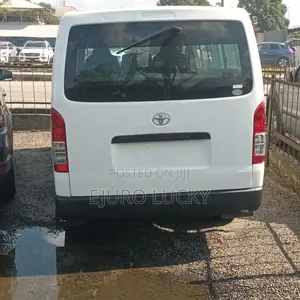Toyota HiAce 2012 White