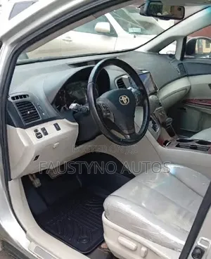 Toyota Venza XLE 2012 Silver
