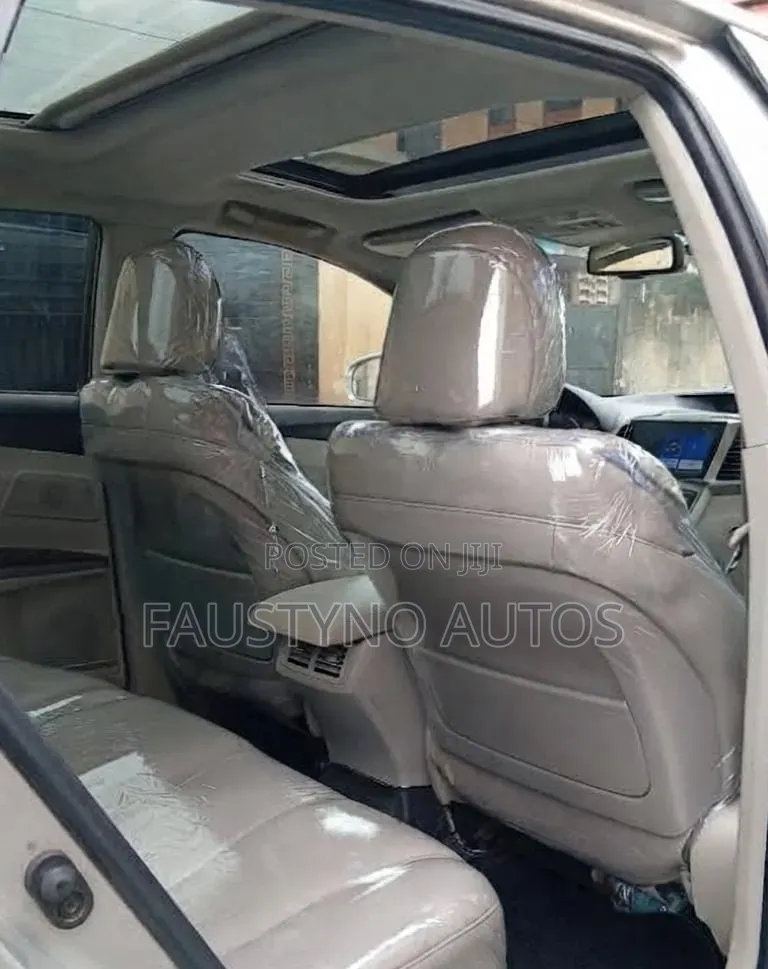 Toyota Venza XLE 2012 Silver