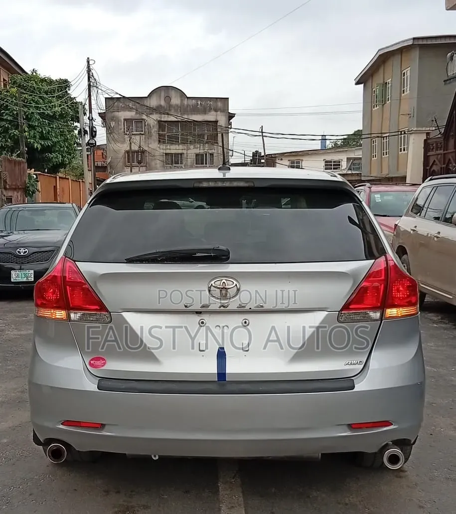 Toyota Venza XLE 2012 Silver
