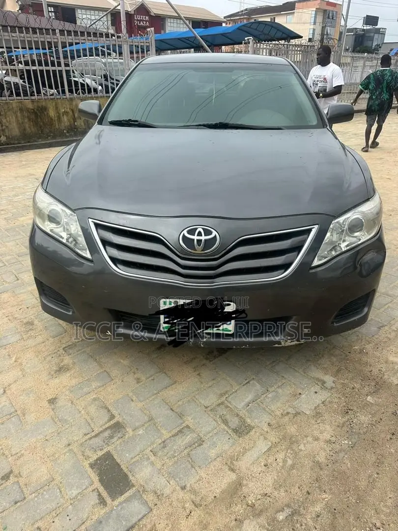Toyota Camry 2011 Gray