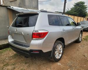 Toyota Highlander Limited 3.5l 4WD 2013 Silver