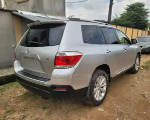 Toyota Highlander Limited 3.5l 4WD 2013 Silver