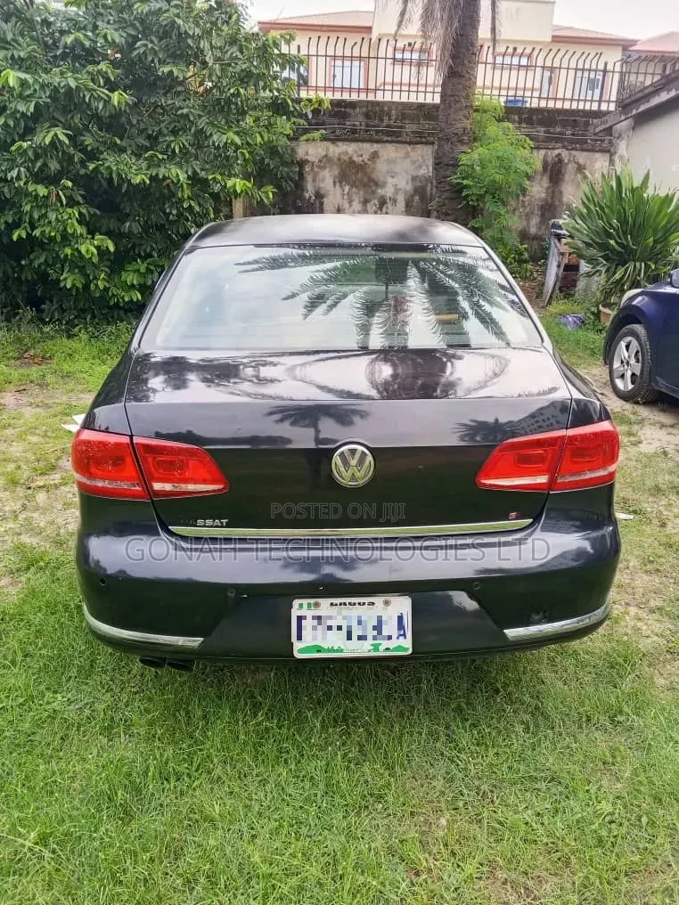 Volkswagen Passat 2012 Black