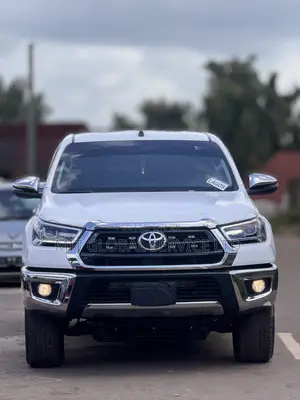 New Toyota Hilux 2025 White