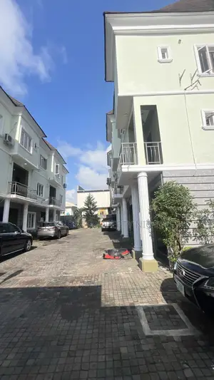 4bdrm Maisonette in Good Location, Osapa london for rent