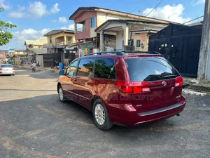 Toyota Sienna 2005 Maroon