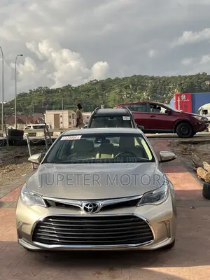 Toyota Avalon XLE Plus Sedan FWD (3.5L 6cyl 6A) 2017 Gold