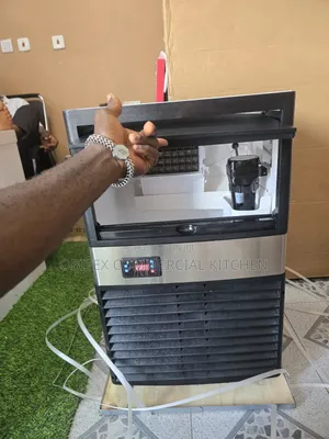 Commercial 32cubes Ice-Cube Maker Machine Is Available for Sales