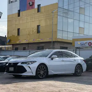 Toyota Avalon XSE FWD Sedan (3.5L V6 8A) 2019 White