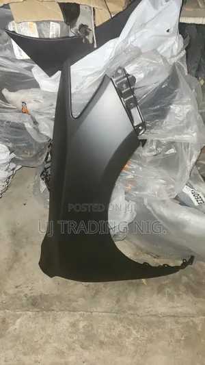 Fender Camry 2012