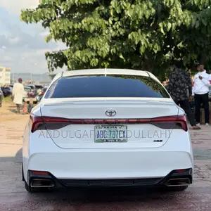 Toyota Avalon XSE FWD Sedan (3.5L V6 8A) 2019 White
