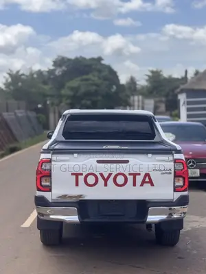 New Toyota Hilux 2025 White