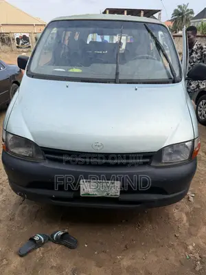 Toyota HiAce 2002 Grey