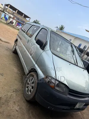Toyota HiAce 2002 Grey