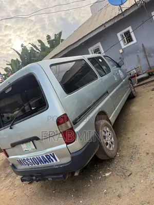 Toyota HiAce 2002 Grey
