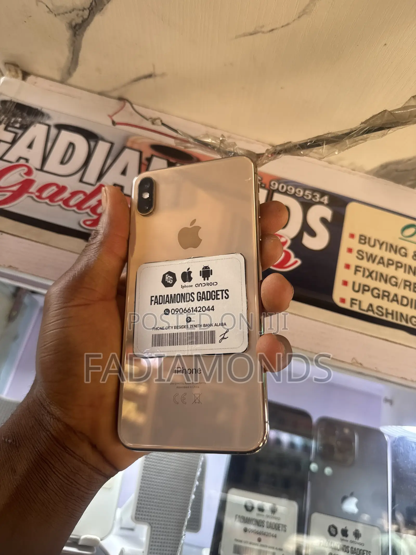 Apple iPhone XS Max 64 GB Gold
