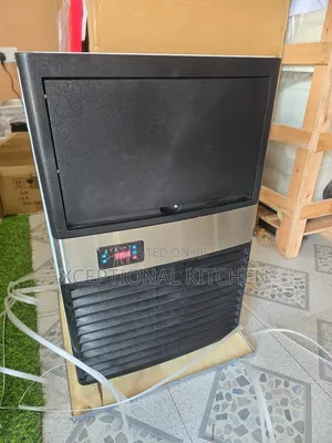 Ice Cube Maker 32