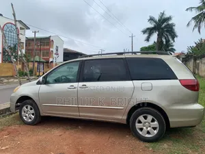 Toyota Sienna 2005 Silver
