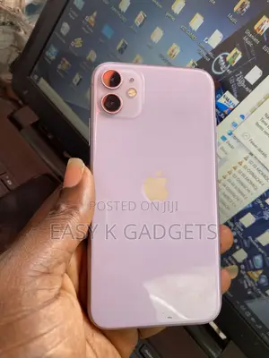 New Apple iPhone 11 64 GB Gold
