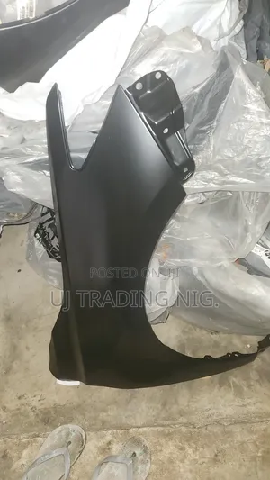 Fender Camry 2015-2017