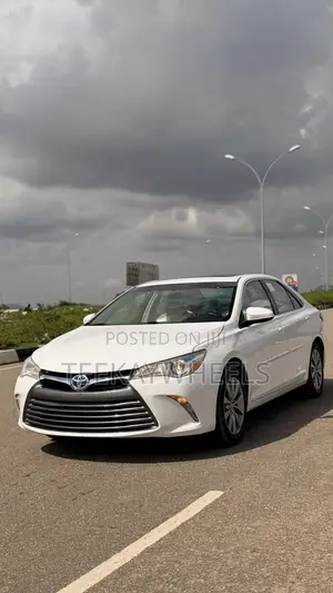 Toyota Camry XLE 4dr Sedan (2.5L 4cyl 6A) 2016 Beige