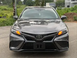 Toyota Camry SE 2023 Gray