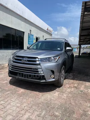 Toyota Highlander LE Plus V6 4x4 (3.5L 6cyl 6A) 2016 Silver
